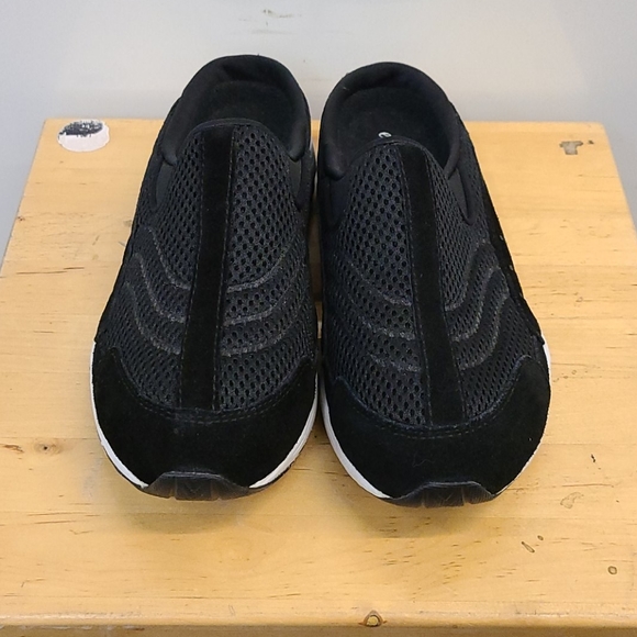New! Easy Spirit Travel Time Black Slip On US 6.5 - Picture 1 of 6
